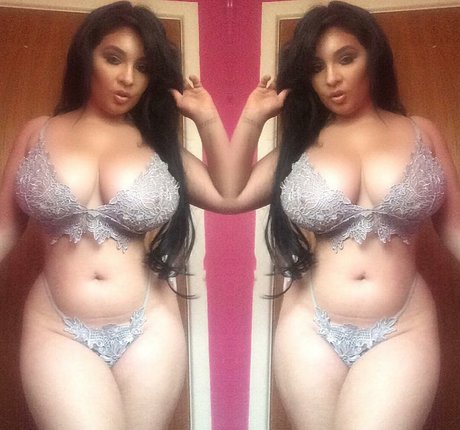 Zoe Leanne Cooper ヌードモデル 画像