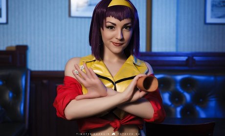 Zoe Volf Cosplay 裸の女優 ギャラリー