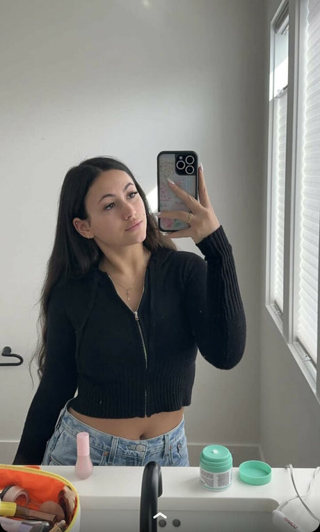 Zoe Ferguson ホットなモデル 画像