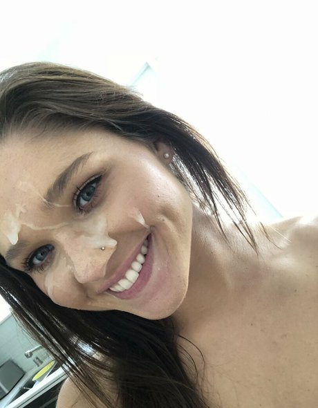 Zoe Bloom top profile image