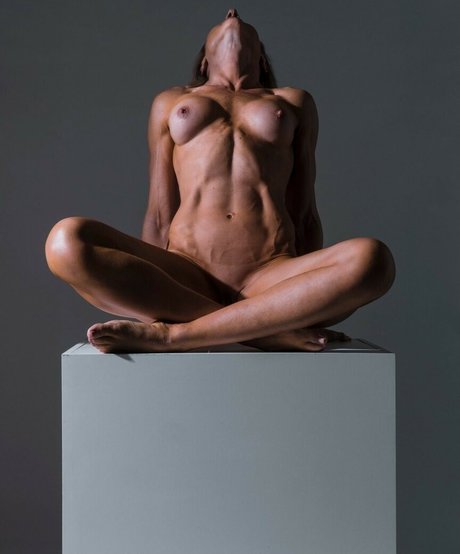 Aline Hirth 高品質モデル アーカイブ
