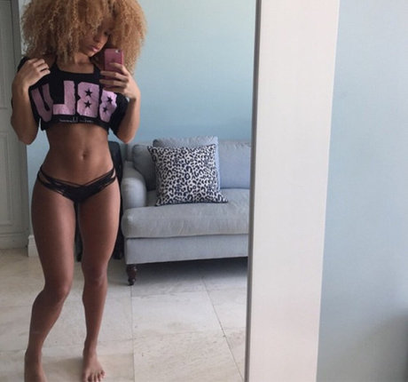 Anabella Carrasco ヌードスター 画像
