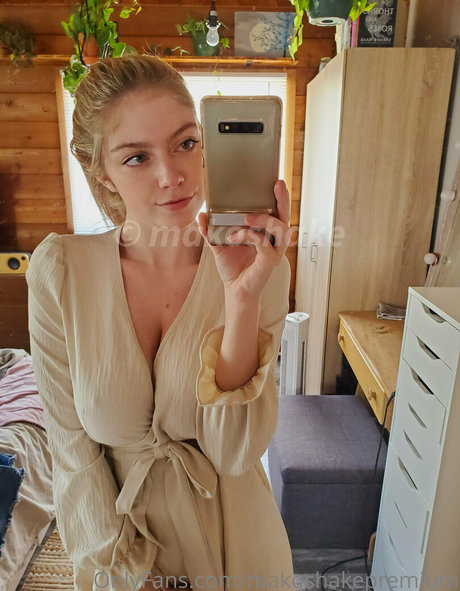 小さいペニスのシーメールOnlyFans ホットセックス ギャラリー