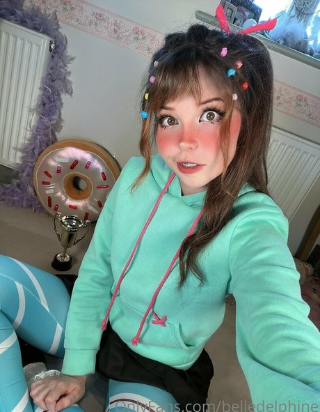 Belle Delphine アート女優 画像