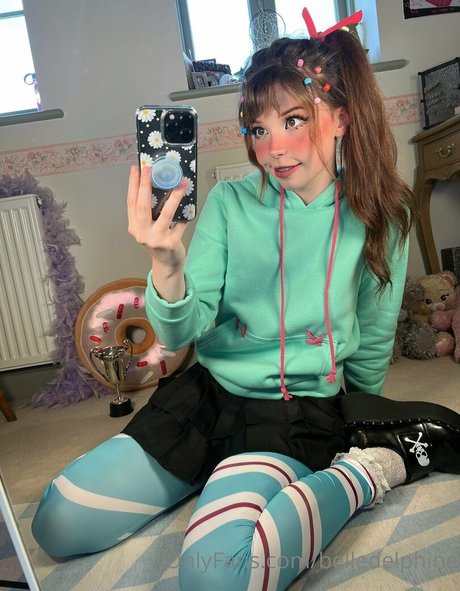 Belle Delphine xxxモデル 写真