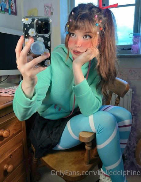Belle Delphine 女優 写真