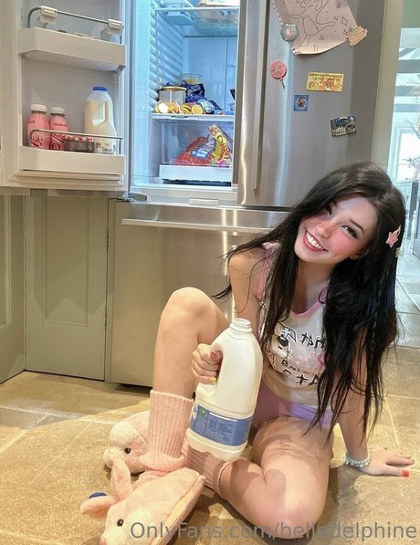 Belle Delphine アダルトスター 画像