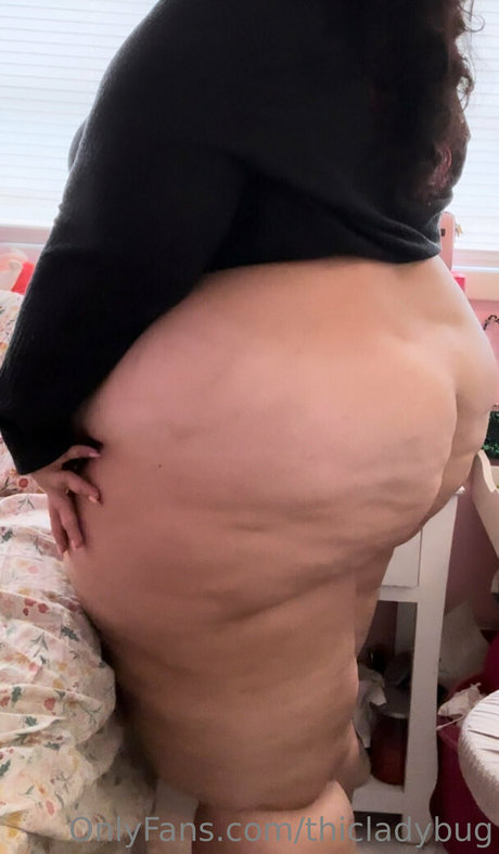thicladybug かわいいポルノスター 写真