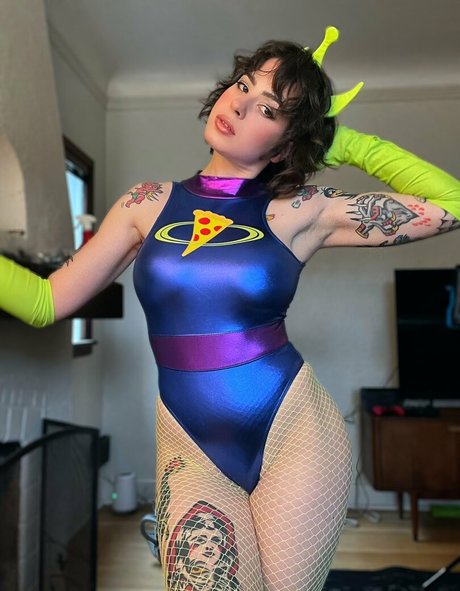 Anisa Jomha HDモデル 写真