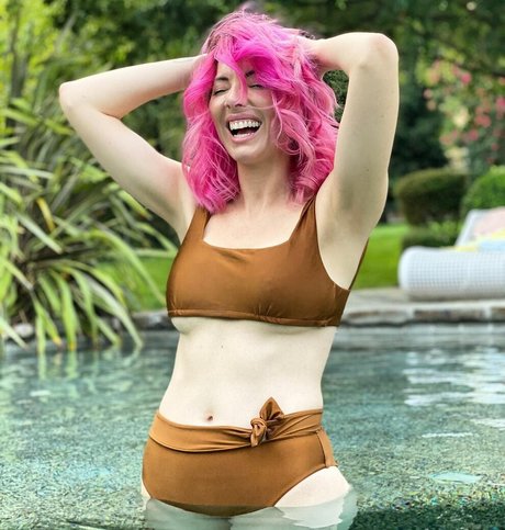 Whitney Cummings ポルノスター 無料 画像