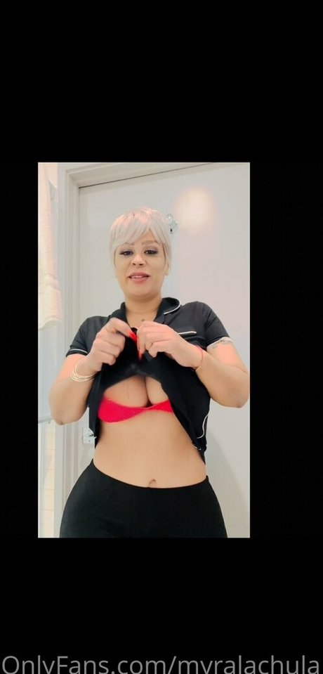 Myralachula セクシーモデル 写真