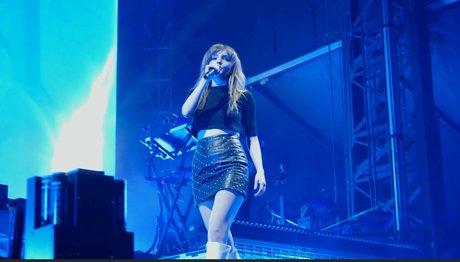 Lauren Mayberry 無料モデル 画像