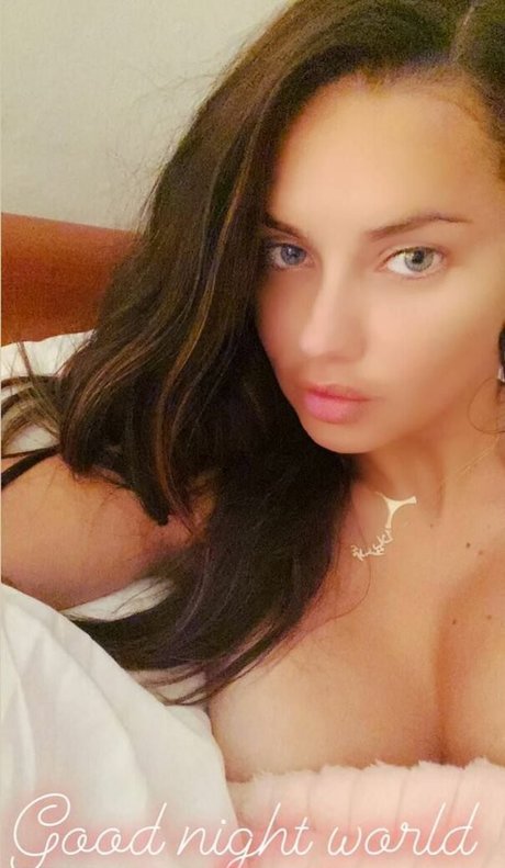 Adriana Lima ポルノ女優 ギャラリー