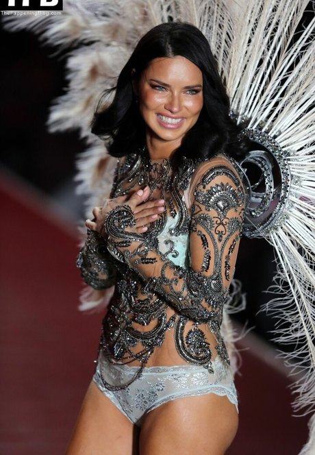 Adriana Lima 完璧なスター 写真