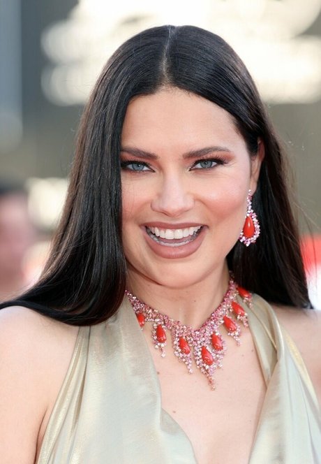 Adriana Lima ポルノスター ベスト 写真
