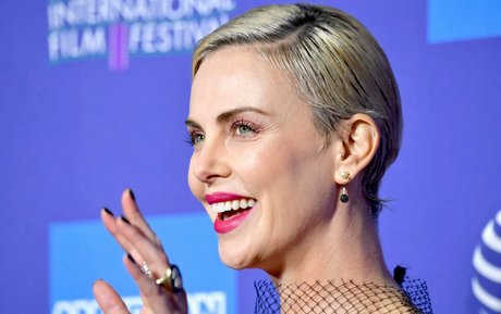 Charlize Theron アダルトスター ギャラリー