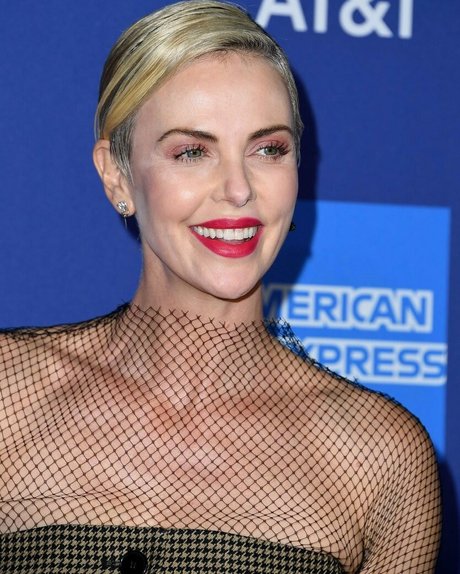 プラグオンリーファン 美しいxxx 写真