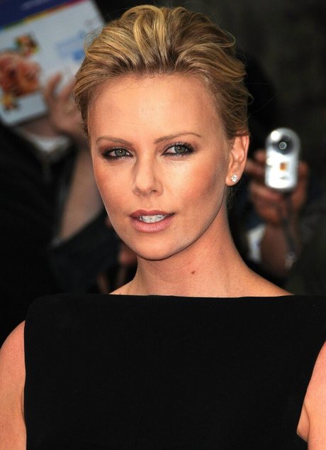 Charlize Theron ポルノモデル 写真