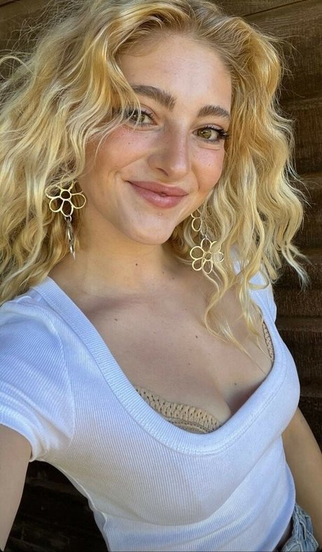 Willow Shields アート女優 写真