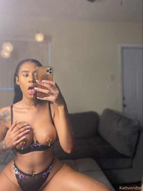 Katt Von Don Realestkatt ヌードモデル 画像