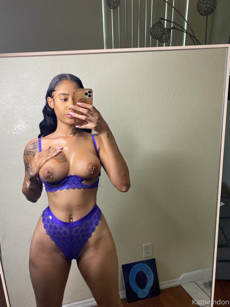 Katt Von Don Realestkatt ホットなポルノスター 写真