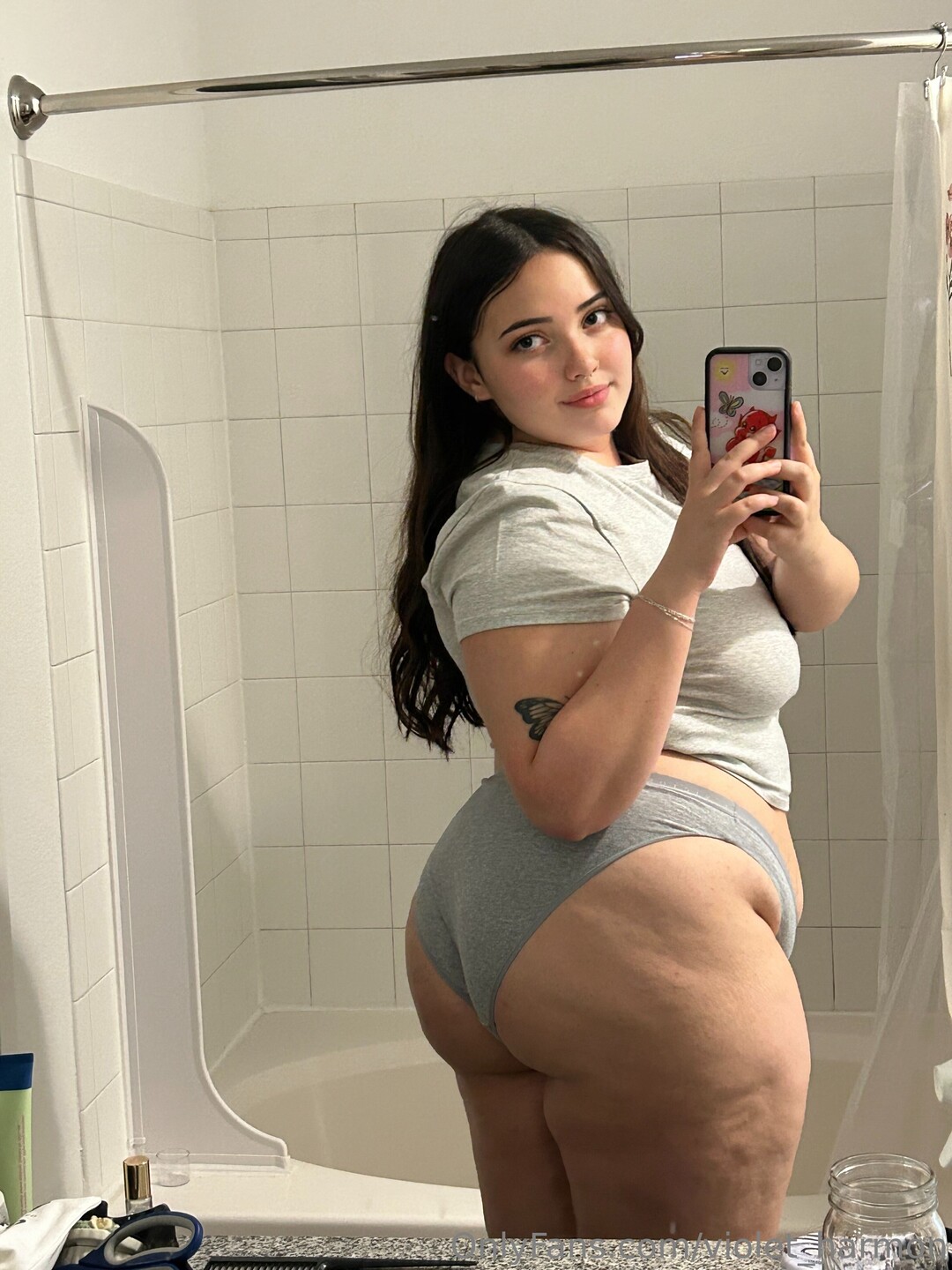 Violet Harmon スター ヌード 画像