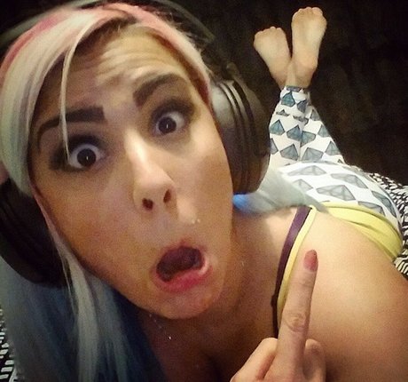TheZombiUnicorn セックス女優 画像