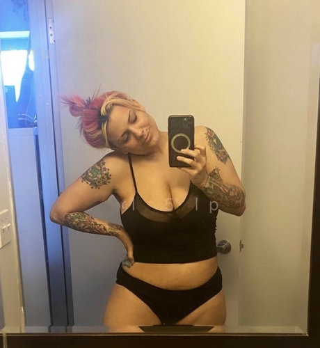 TheZombiUnicorn ポルノスター 写真