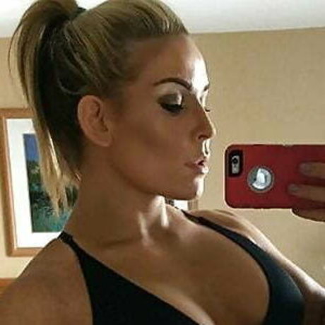 Natalya Neidhart 高品質のポルノスター 写真