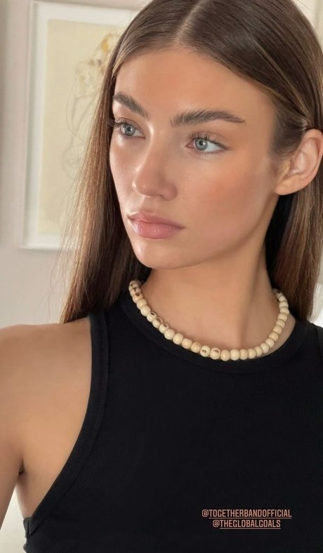 膨らみ OnlyFans セクシー裸 写真