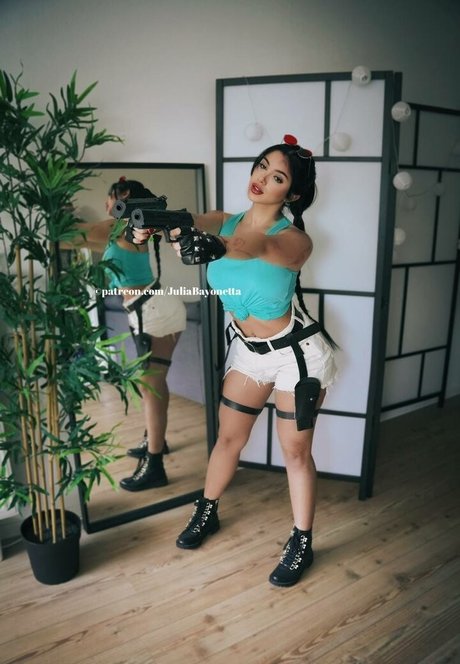 女性ボディビルダー オンリーファンズ セクシー裸 写真