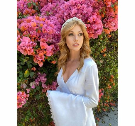 Katherine McNamara HDモデル 写真