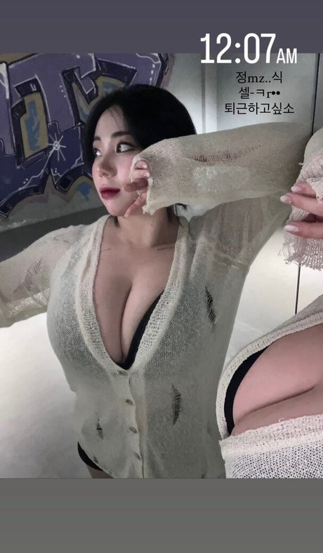 Jung Hye Bin ヌードスター 写真