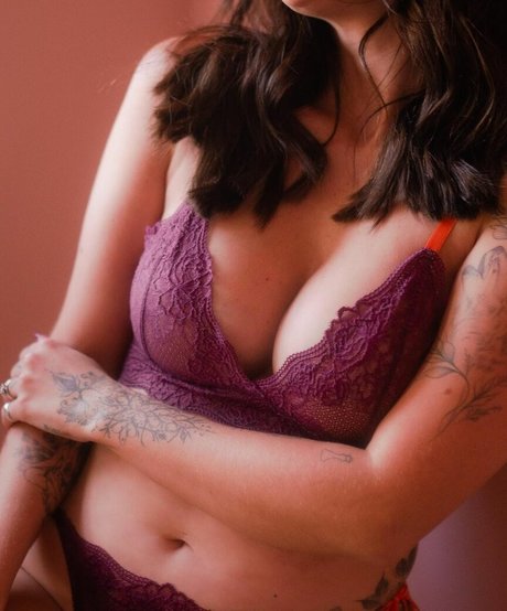 Marcela McGowan xxxスター 写真