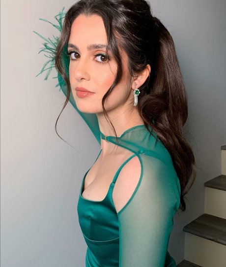 Laura Marano 素敵なモデル 写真