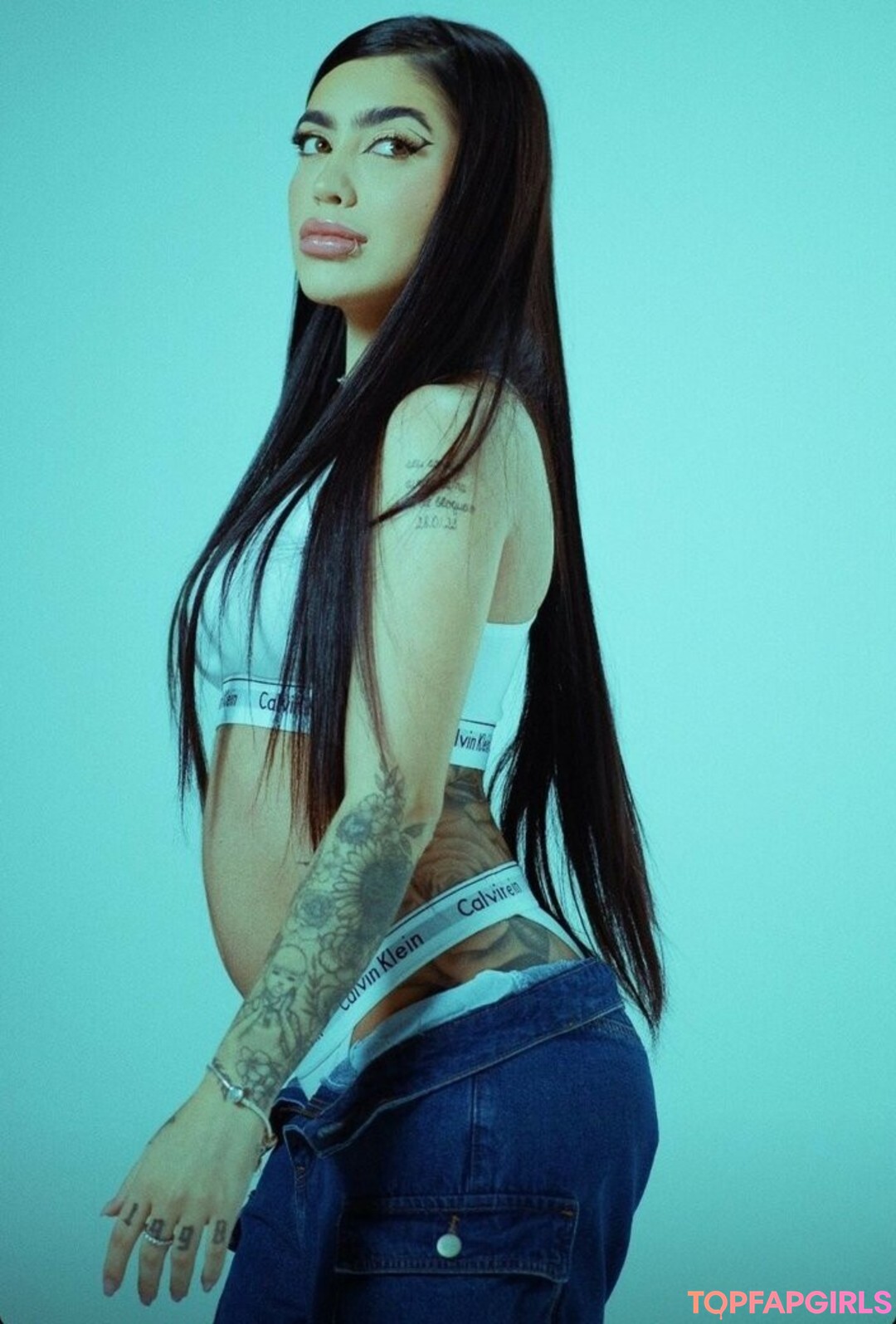 MC Mirella ヌードモデル ギャラリー