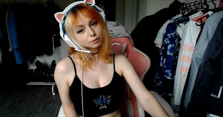 demonkittyyxfree 裸のスター 写真