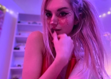 Busy B ASMR セクシーモデル 写真