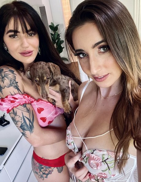 christinakhalil 独占モデル 写真
