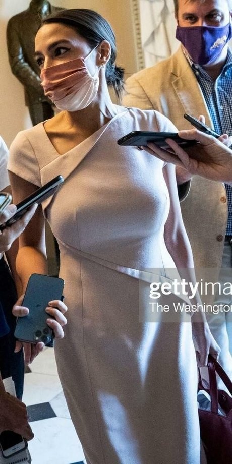 Alexandria Ocasio Cortez ホット女優 画像