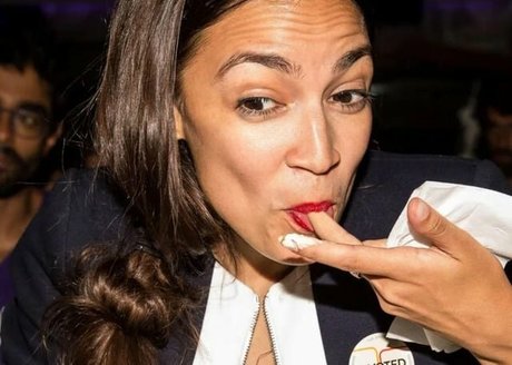 Alexandria Ocasio Cortez ヌードモデル 画像