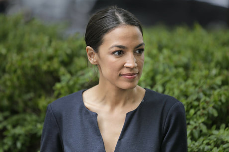 Alexandria Ocasio Cortez セクシー女優 写真