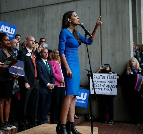 Alexandria Ocasio Cortez スター ヌード 写真