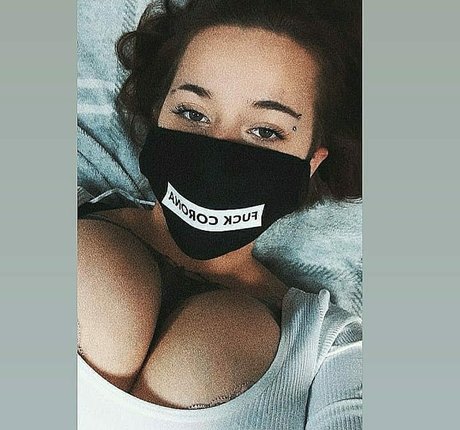 suzizvonar エロティック女優 写真