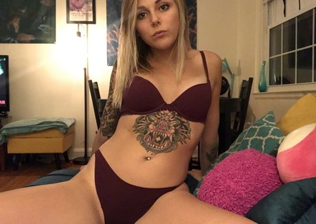 Alliekazam 美しいモデル 写真