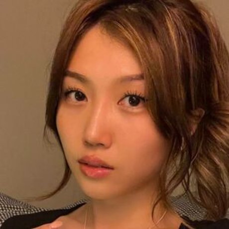 プールでの3P オンリーファンズ ホットセックス アーカイブ