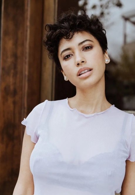 Andy Allo 完璧な女優 写真