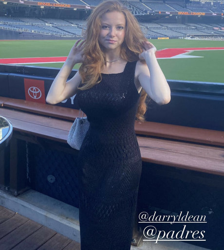 Francesca Capaldi スター ヌード 写真