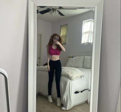 Francesca Capaldi ヌードモデル 写真
