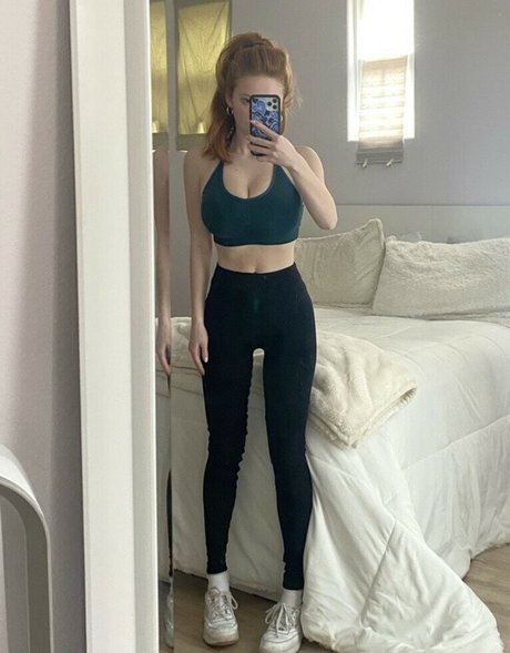 Francesca Capaldi HDモデル 写真